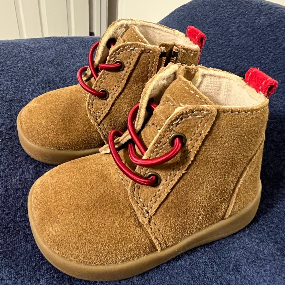 Toddler hard bottle uggs